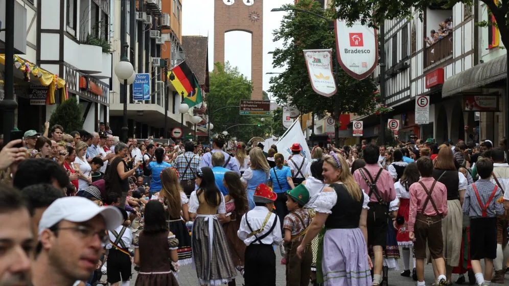 Público na Oktoberfest de Blumenau, em Santa Catarina