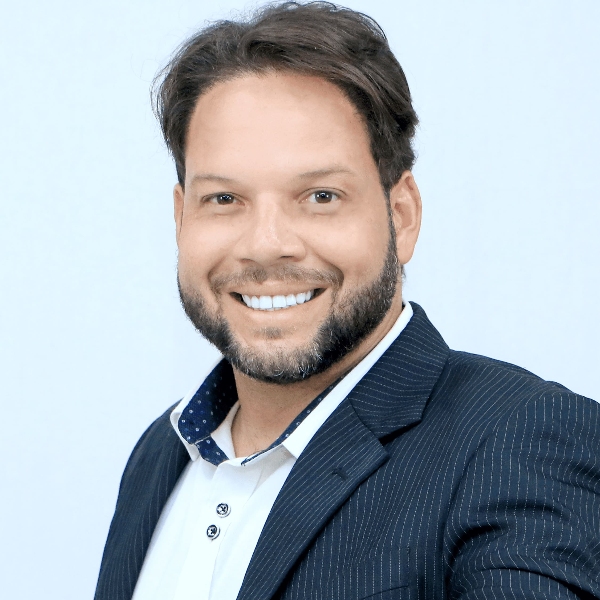 Dê seu 1 Passo e conquiste clientes com o METAVERSO - Eduardo Moraes - Dr. em Mecatronica e CEO UNIVERSIDADE DO METAVERSO